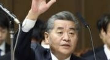 手を挙げている神田財務副大臣